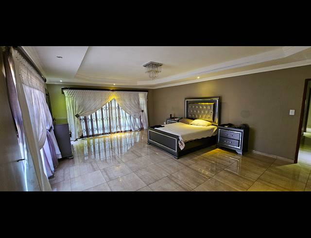 5 BEDROOM HOUSE FOR SALE IN SERALA VIEW